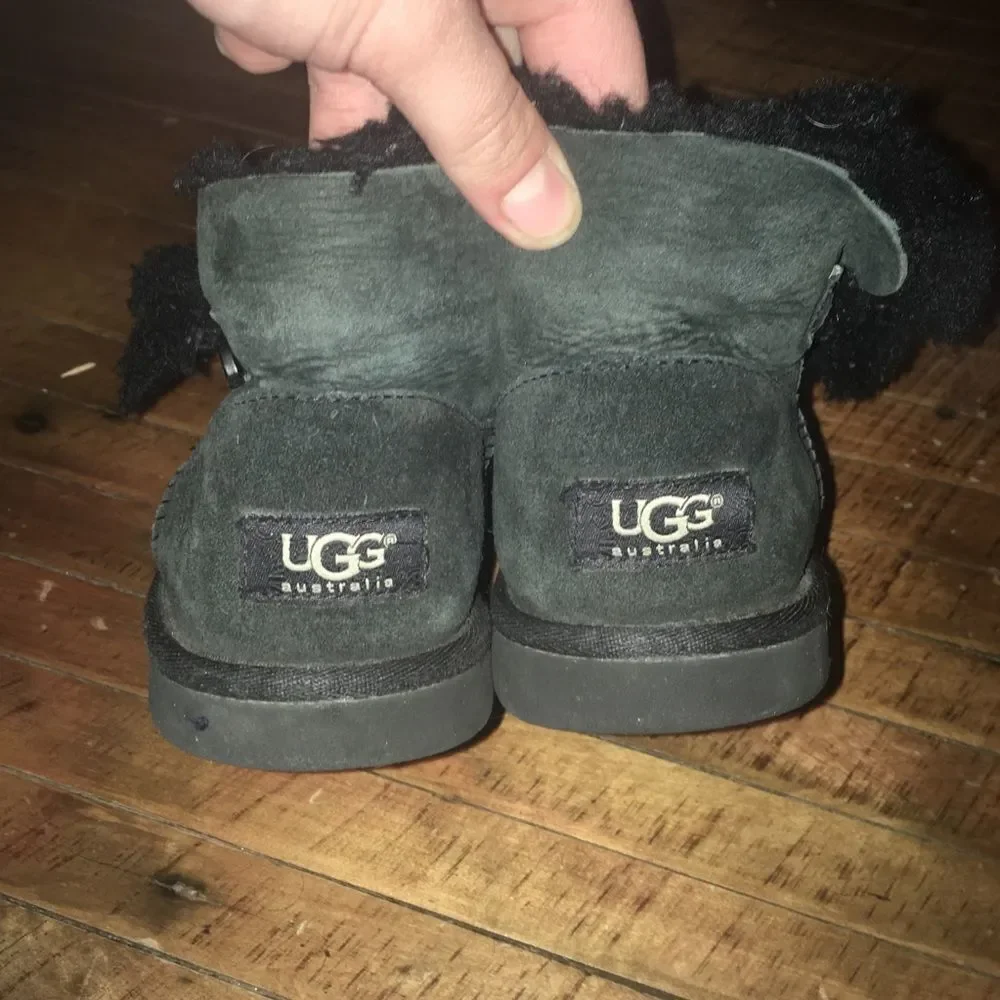 Uggs short fur lined booties size 3/34